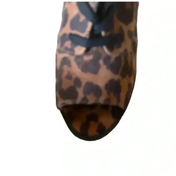 Jessica Simpson Leopard  Print Lizzah Peep-Toe Lug-Sole Bootie SZ 7M - Picture 8 of 11
